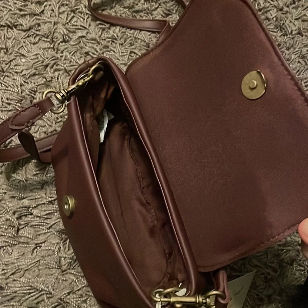 Universal Thread red crossbody bag - Picture 4 of 5